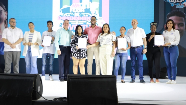 Promipyme entrega préstamos a jóvenes emprendedores de SDN